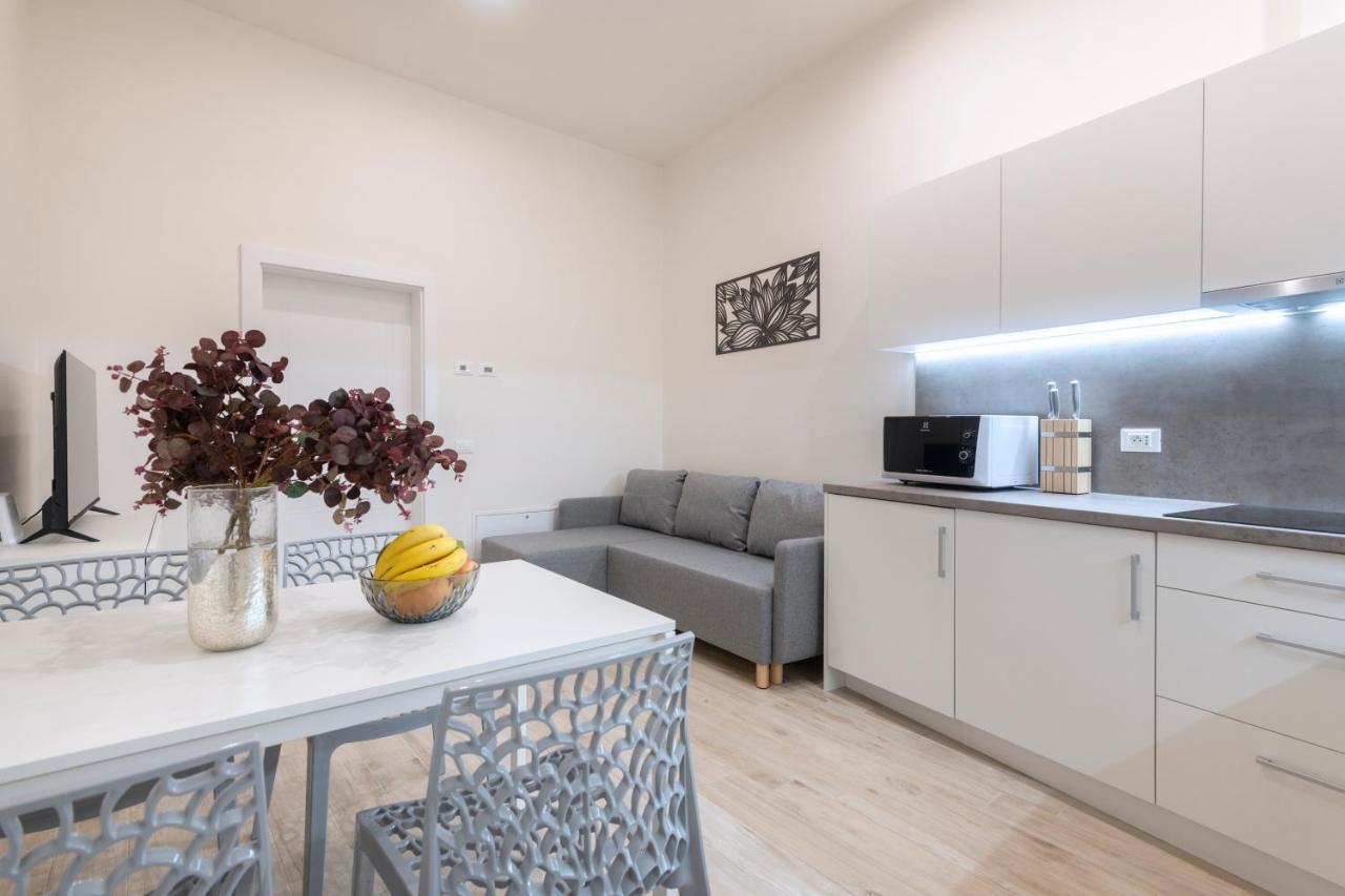 Kinsky Garden Apartments And Suites By Dwellfort Praha Bagian luar foto