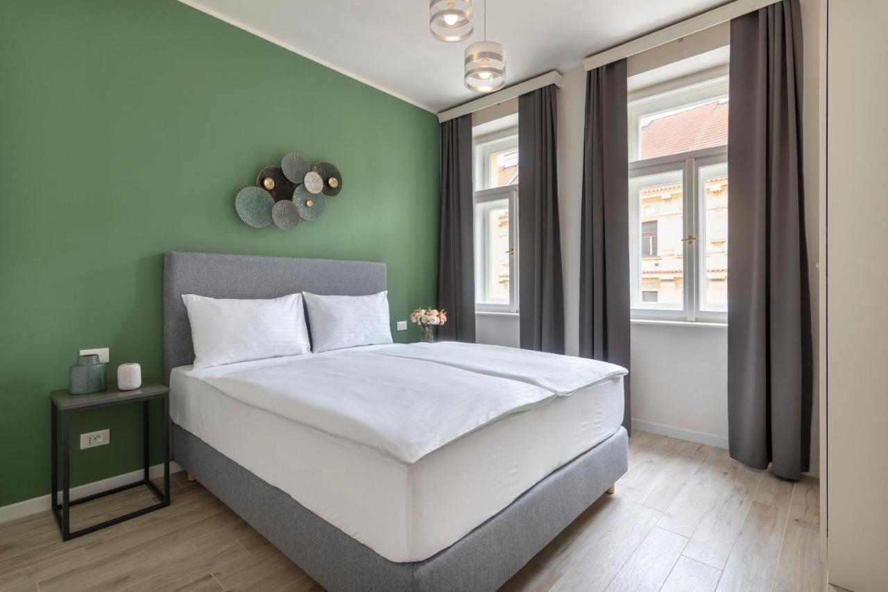 Kinsky Garden Apartments And Suites Praha Bagian luar foto