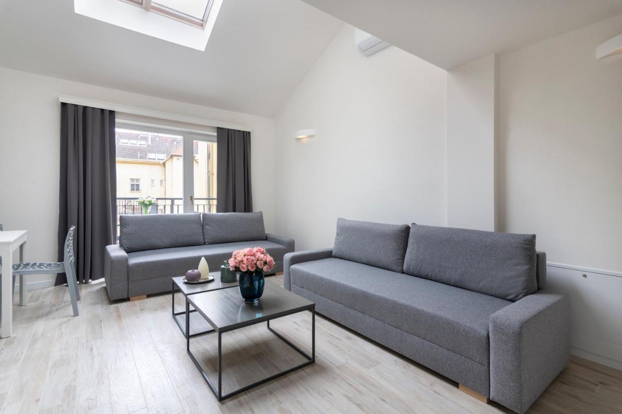 Kinsky Garden Apartments And Suites By Dwellfort Praha Bagian luar foto