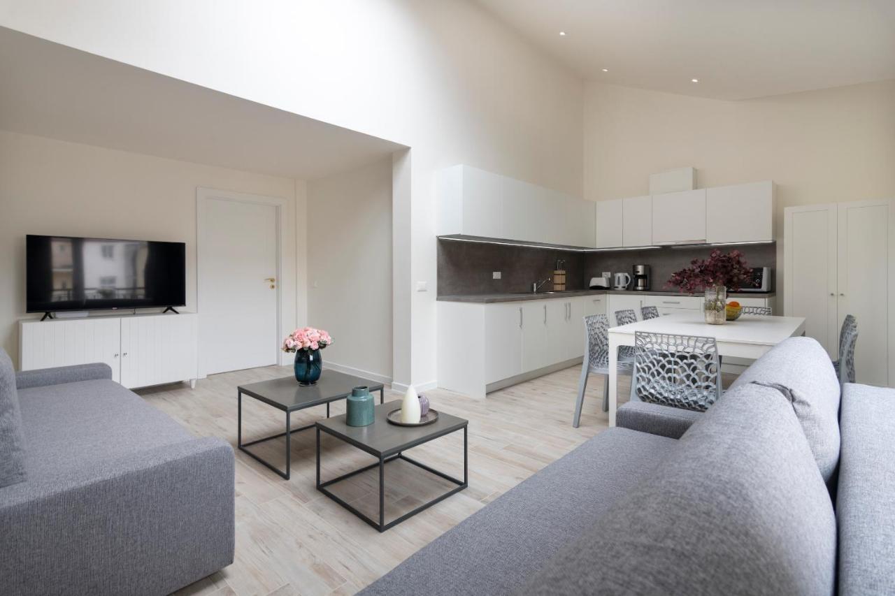 Kinsky Garden Apartments And Suites By Dwellfort Praha Bagian luar foto