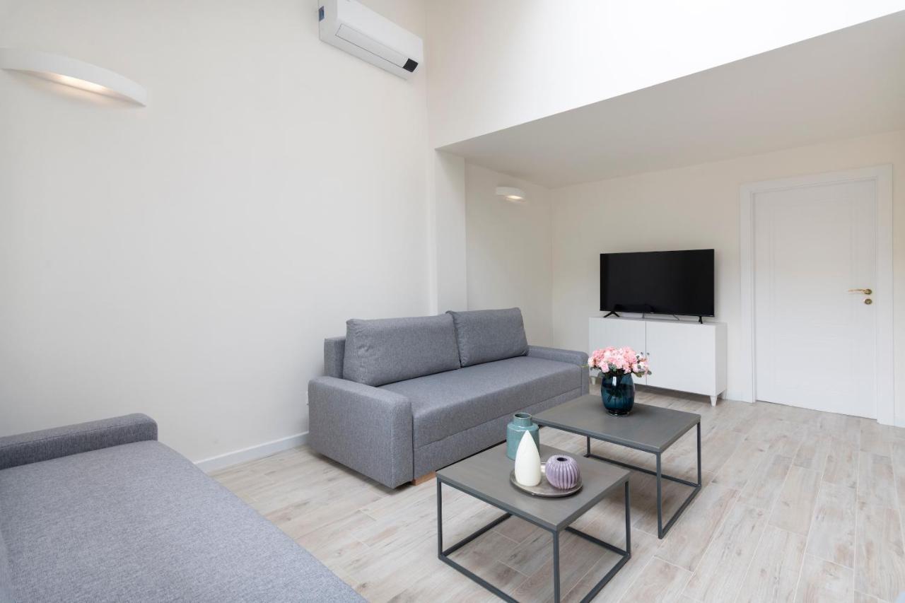Kinsky Garden Apartments And Suites By Dwellfort Praha Bagian luar foto
