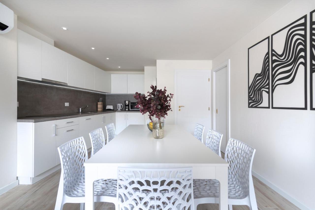Kinsky Garden Apartments And Suites By Dwellfort Praha Bagian luar foto
