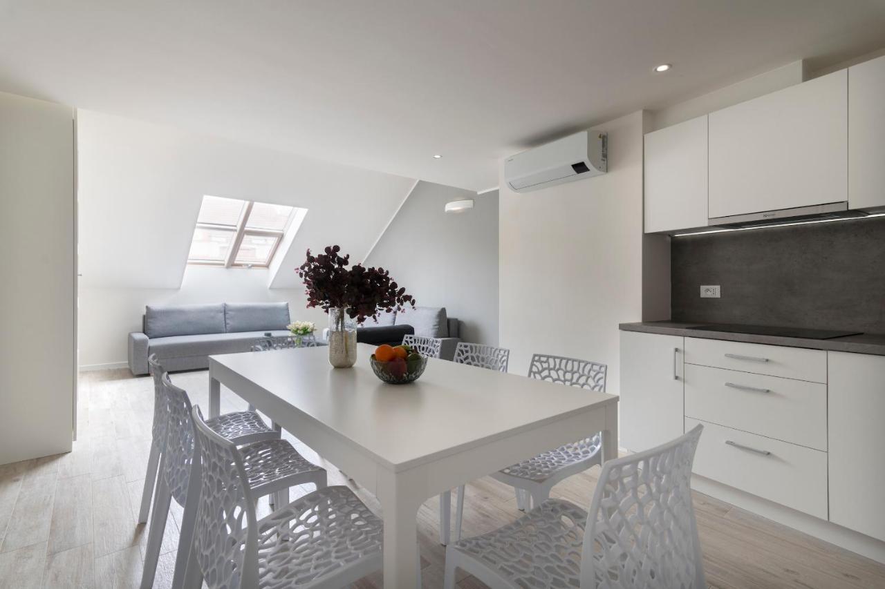 Kinsky Garden Apartments And Suites By Dwellfort Praha Bagian luar foto