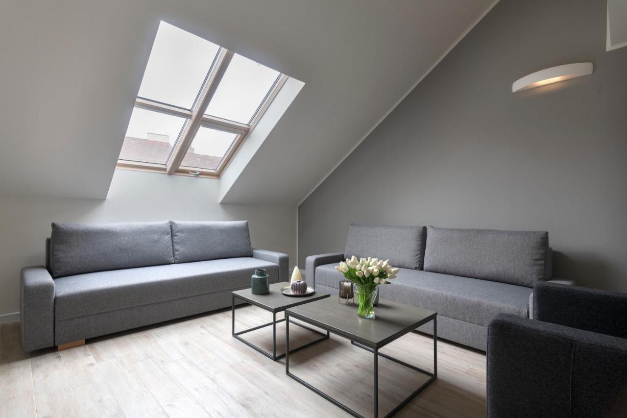 Kinsky Garden Apartments And Suites By Dwellfort Praha Bagian luar foto