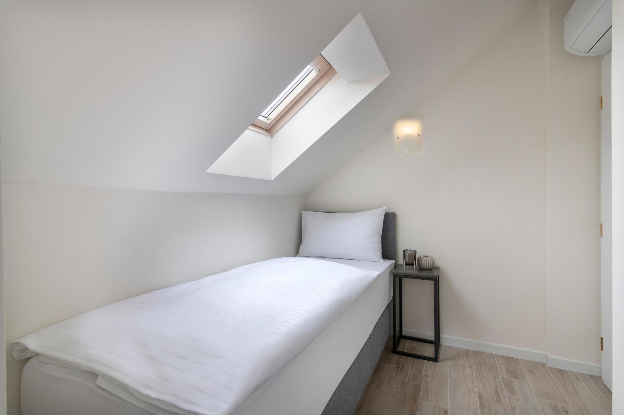 Kinsky Garden Apartments And Suites Praha Bagian luar foto