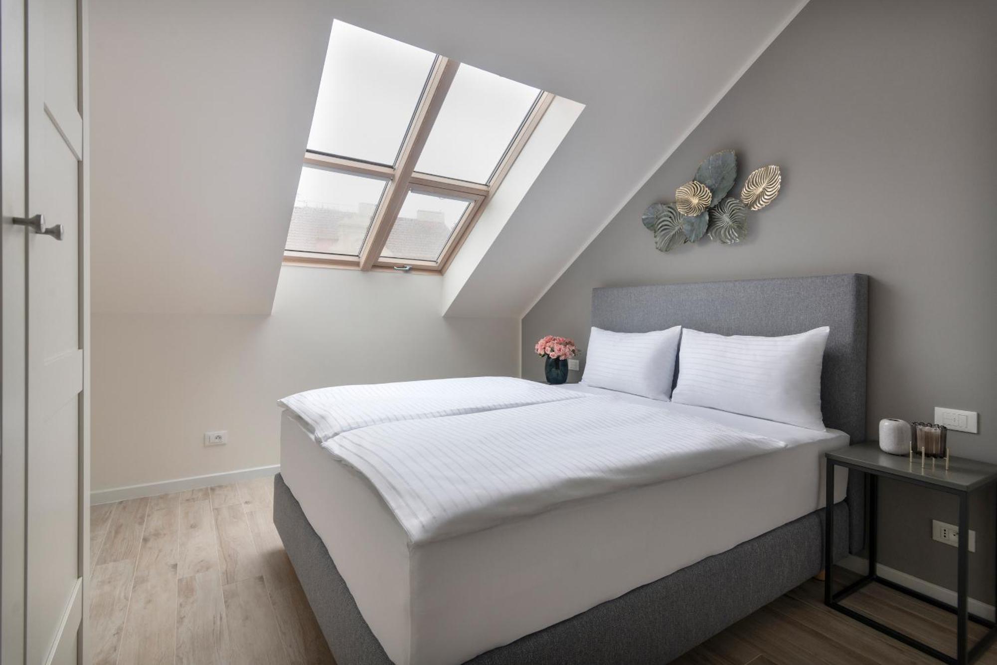 Kinsky Garden Apartments And Suites By Dwellfort Praha Bagian luar foto