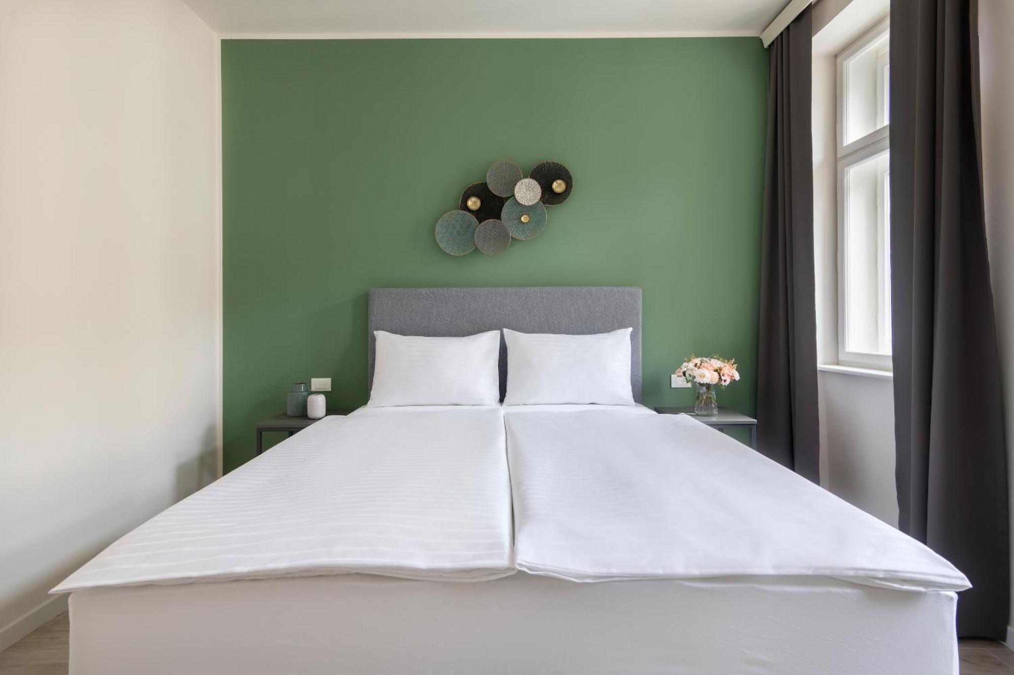 Kinsky Garden Apartments And Suites By Dwellfort Praha Bagian luar foto