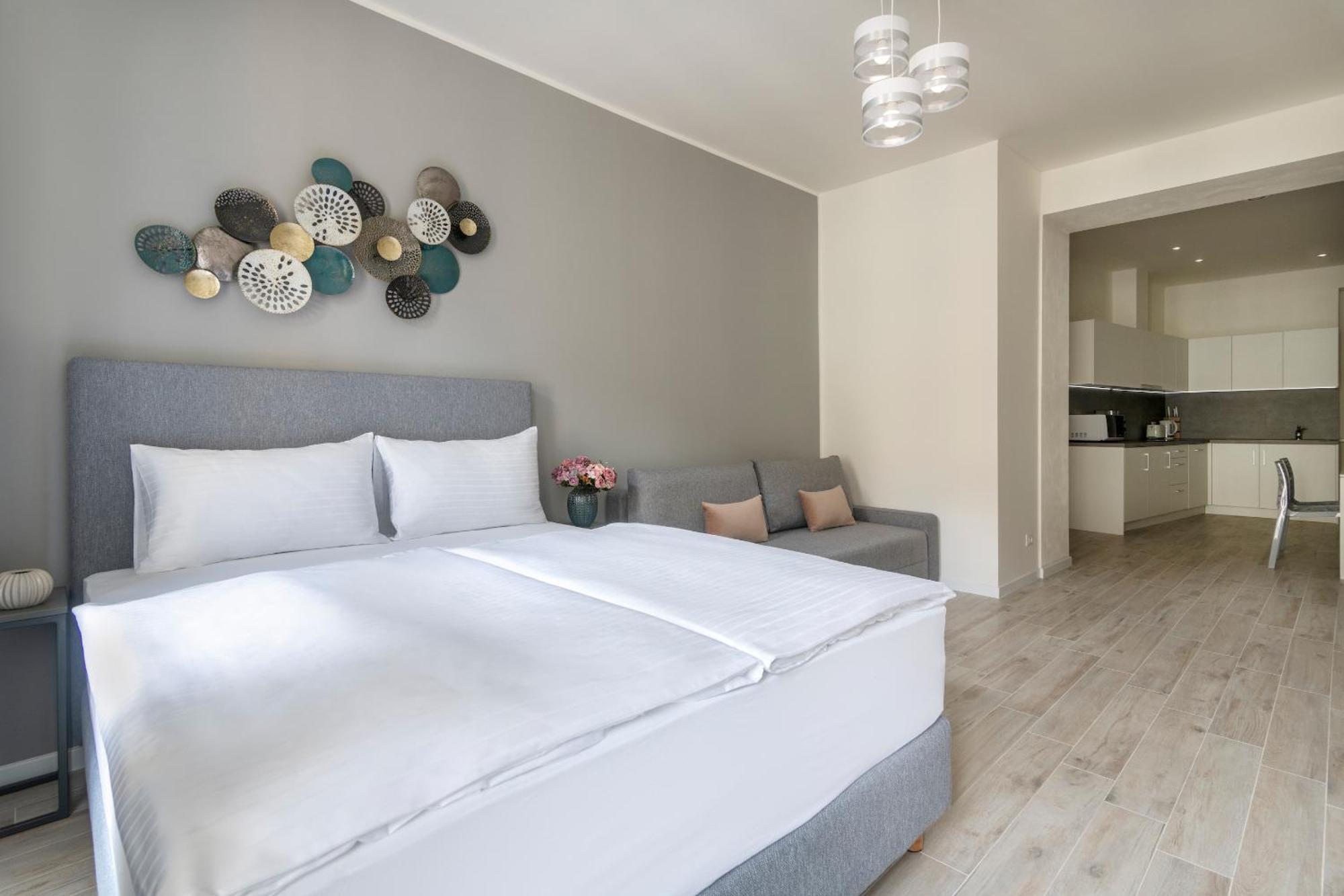 Kinsky Garden Apartments And Suites Praha Bagian luar foto