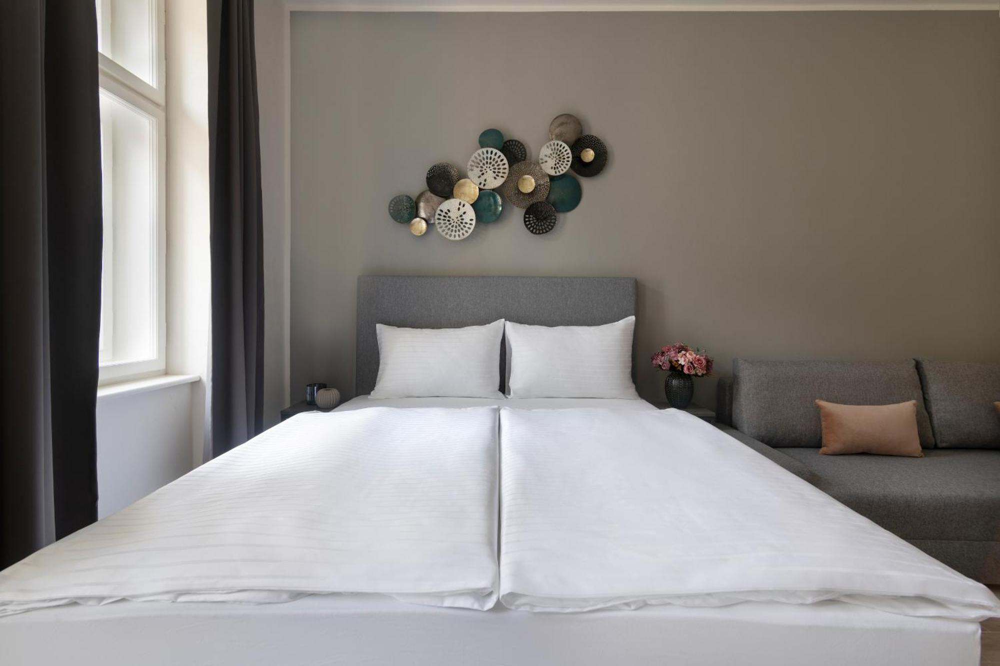Kinsky Garden Apartments And Suites By Dwellfort Praha Bagian luar foto