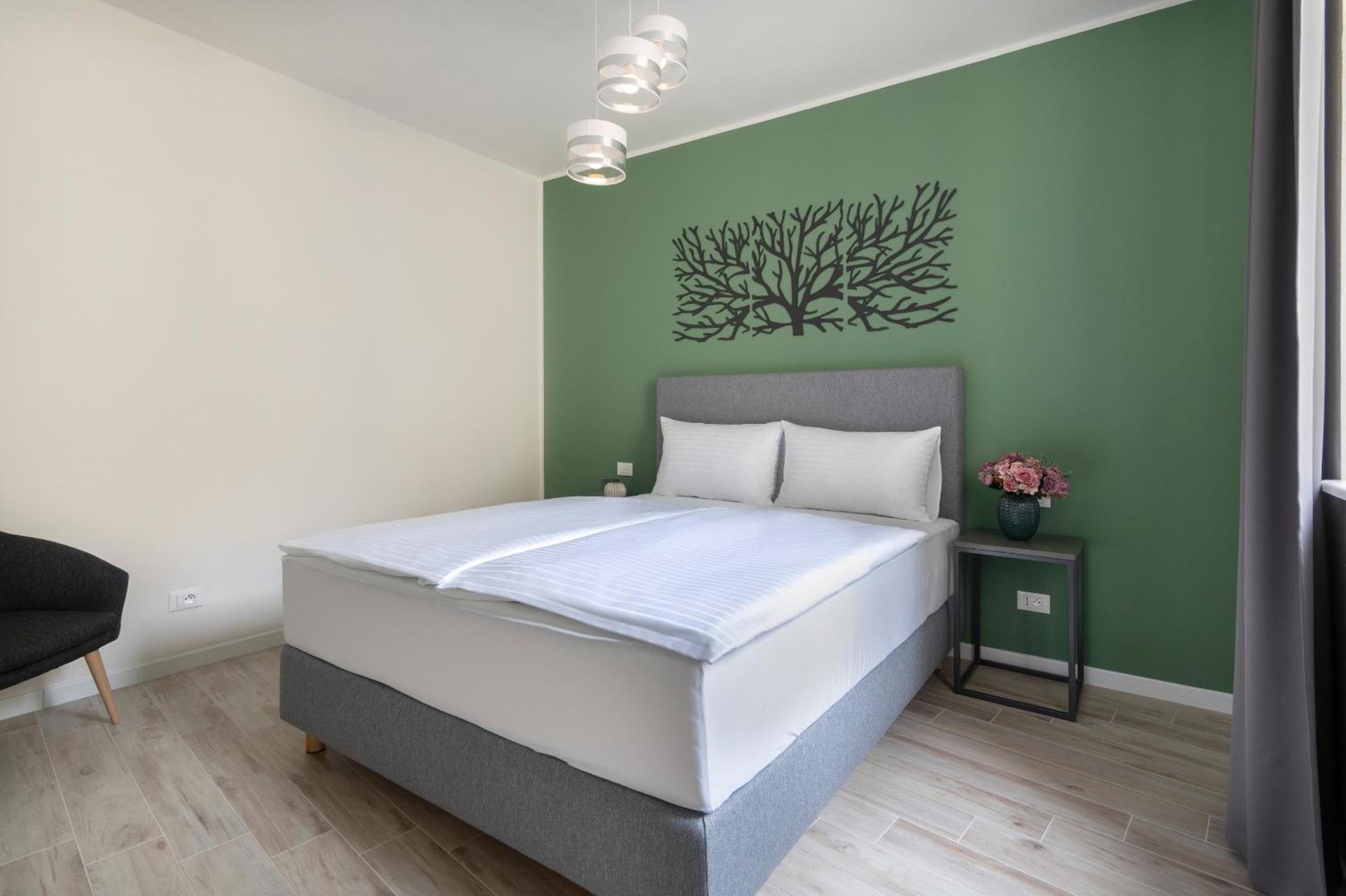Kinsky Garden Apartments And Suites By Dwellfort Praha Bagian luar foto