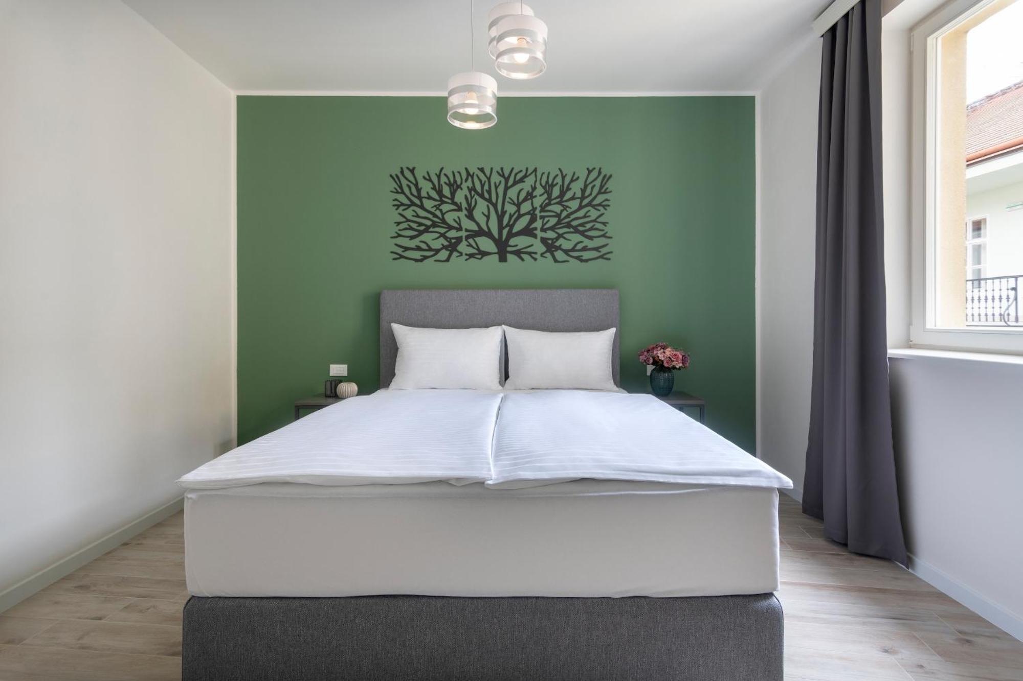 Kinsky Garden Apartments And Suites By Dwellfort Praha Bagian luar foto