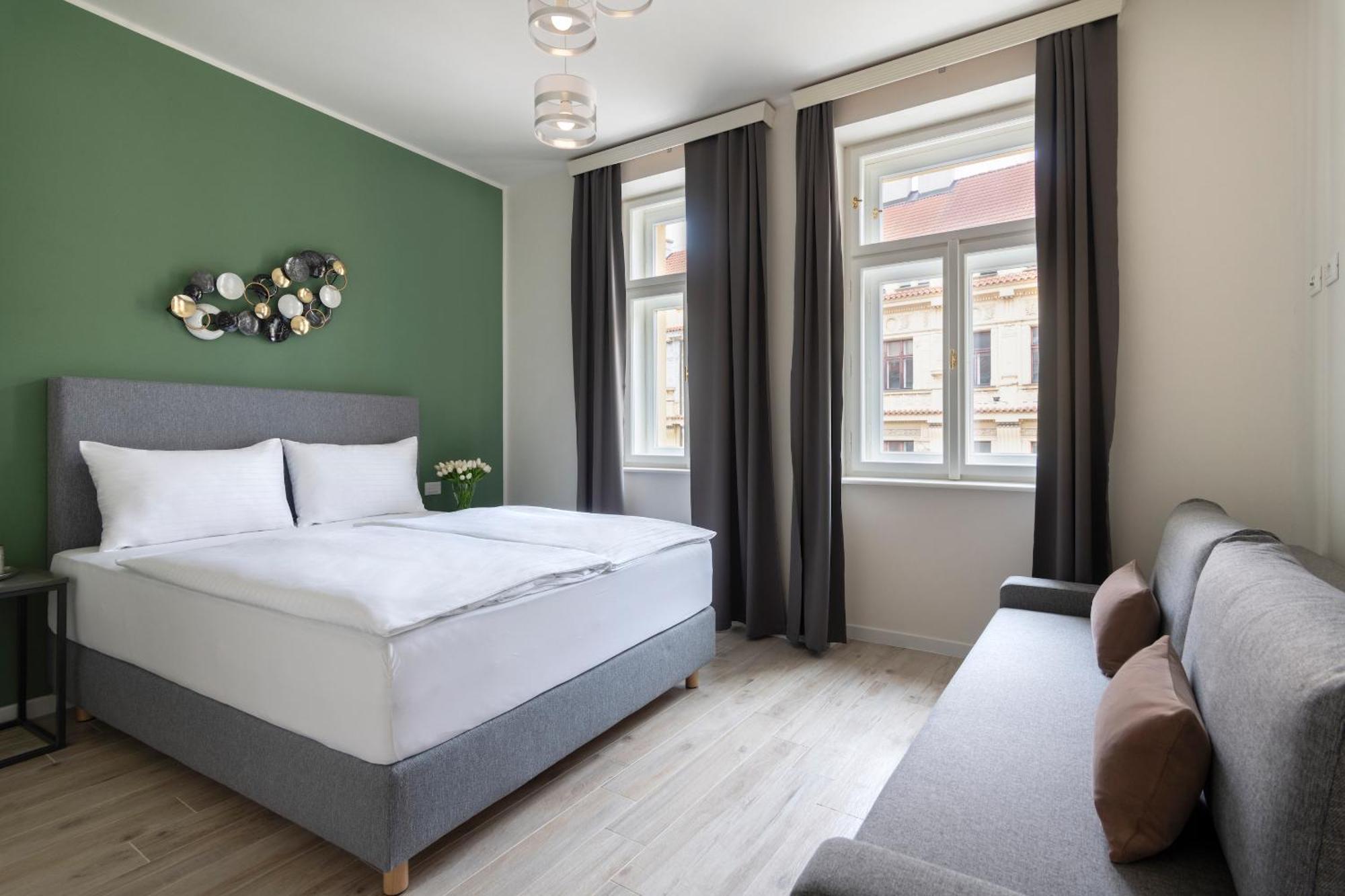 Kinsky Garden Apartments And Suites By Dwellfort Praha Bagian luar foto