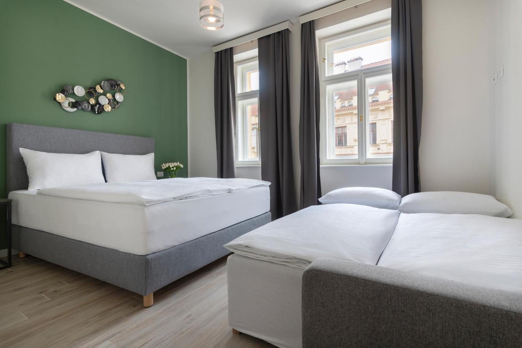 Kinsky Garden Apartments And Suites By Dwellfort Praha Bagian luar foto