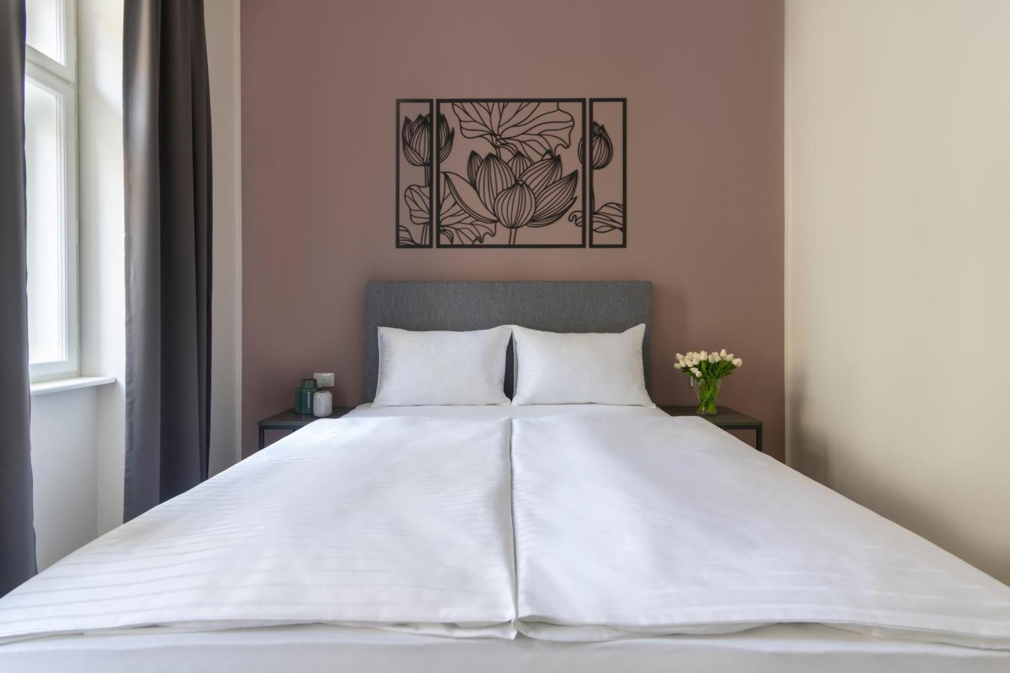 Kinsky Garden Apartments And Suites By Dwellfort Praha Bagian luar foto