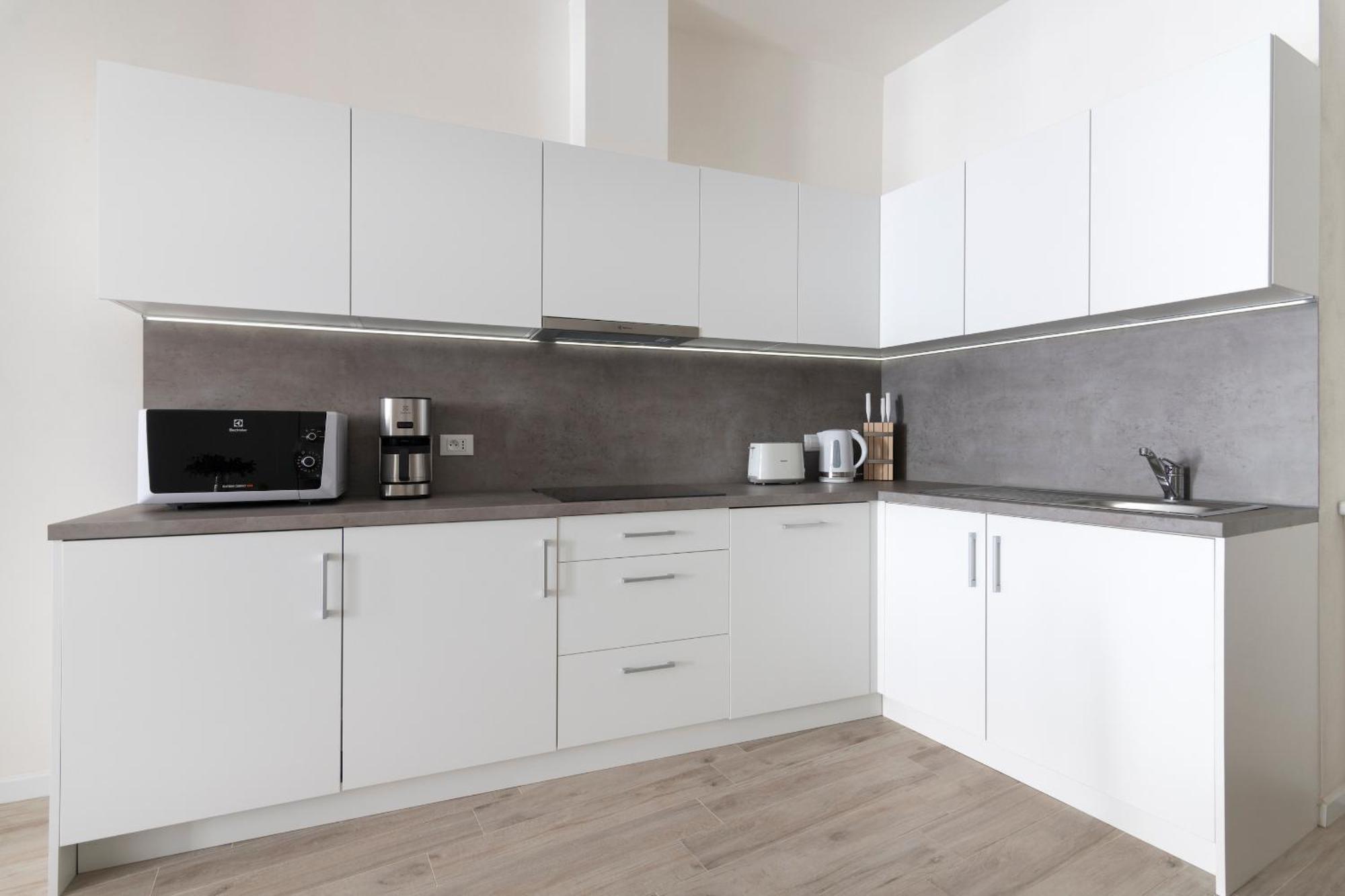 Kinsky Garden Apartments And Suites By Dwellfort Praha Bagian luar foto