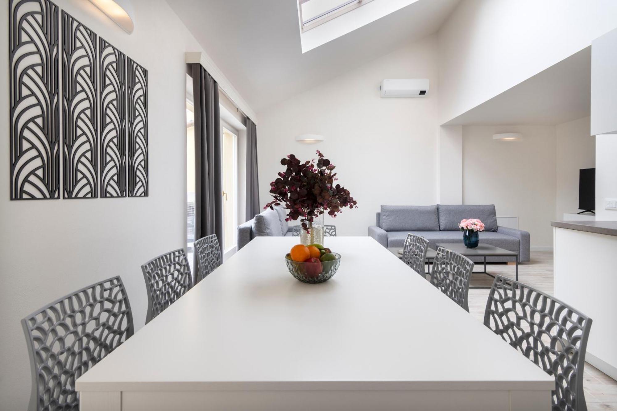 Kinsky Garden Apartments And Suites By Dwellfort Praha Bagian luar foto