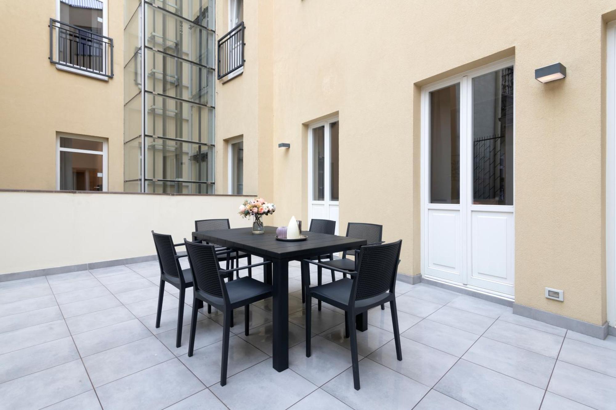 Kinsky Garden Apartments And Suites By Dwellfort Praha Bagian luar foto
